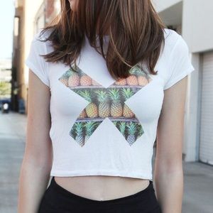 BRANDY MELVILLE cropped tee